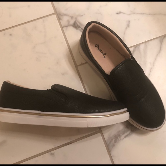 Black Sneakers - Picture 1 of 2